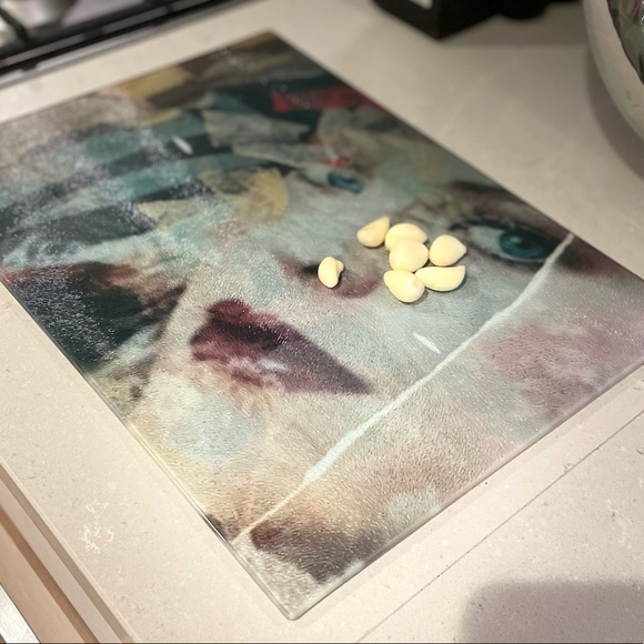 Artistic Icon cutting board - Picture 3 of 8